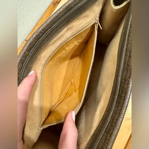 Gucci Vintage GG Supreme Clutch Bag - Picture 8 of 11